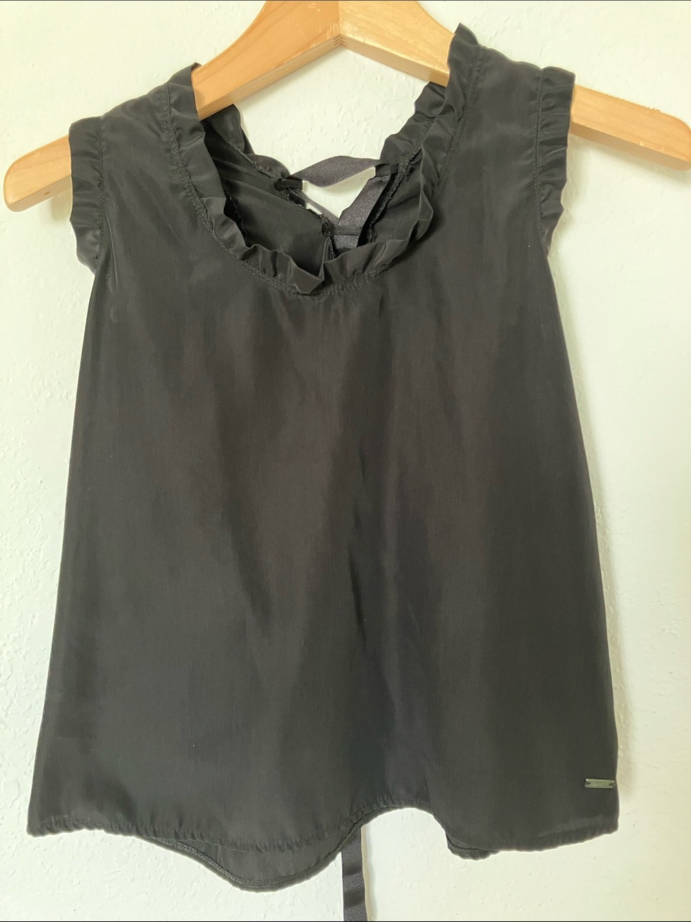 MUAA Made in Argentina Black Ruffle Neck Sleeveless Women's Top. Sz S